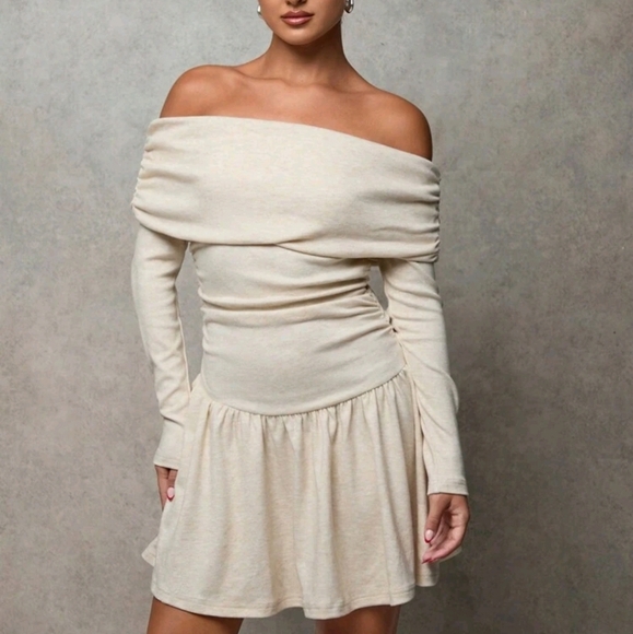 Women's Solid Color Off-Shoulder Ruffle Pleated Elegant Long Sleeve Dress - Picture 5 of 6